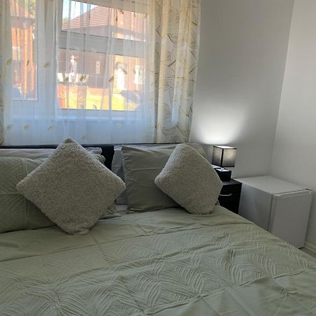 Double Room Bentilee Bucknall  Екстериор снимка