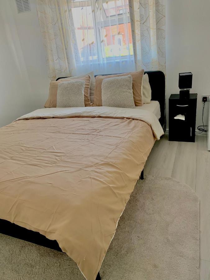 Double Room Bentilee Bucknall  Екстериор снимка