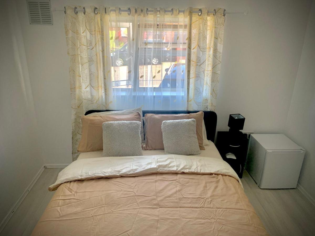Double Room Bentilee Bucknall  Екстериор снимка