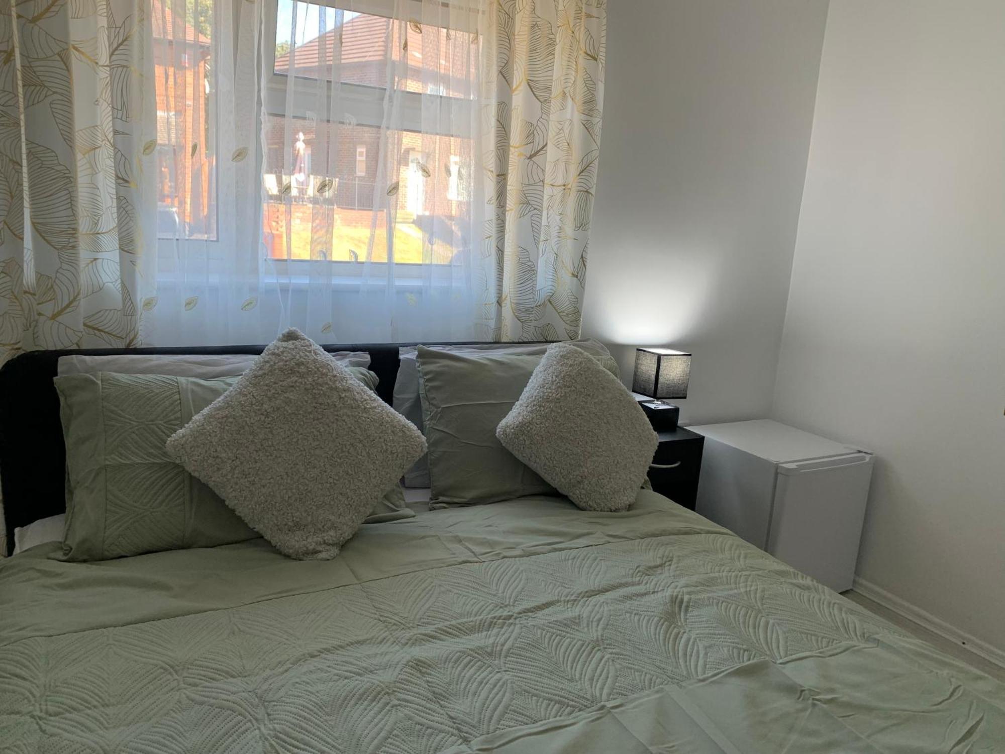 Double Room Bentilee Bucknall  Екстериор снимка